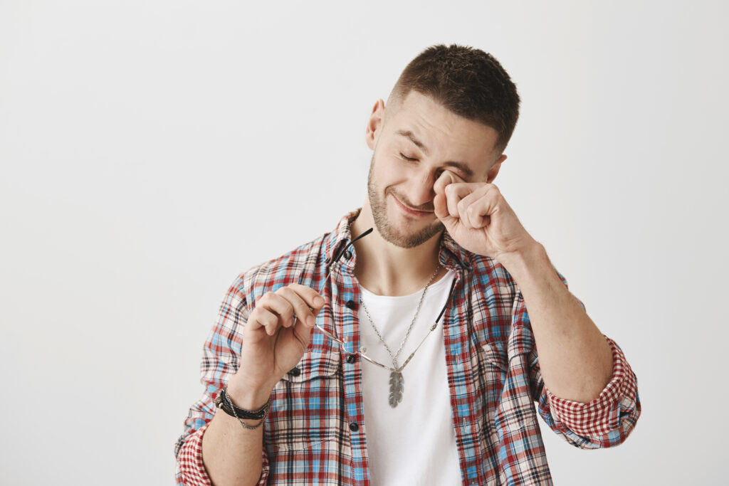 आंखों में जलन और पानी आने के 7 सामान्य और गंभीर कारण