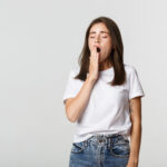 ज्यादा नींद आना क्या किसी बीमारी का संकेत है? 5 कारण जानिए